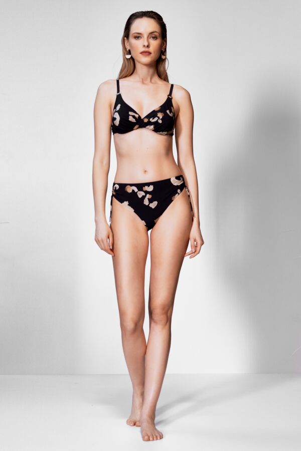 Featured image for “Bikini Animalier Maryan Mehlhorn”
